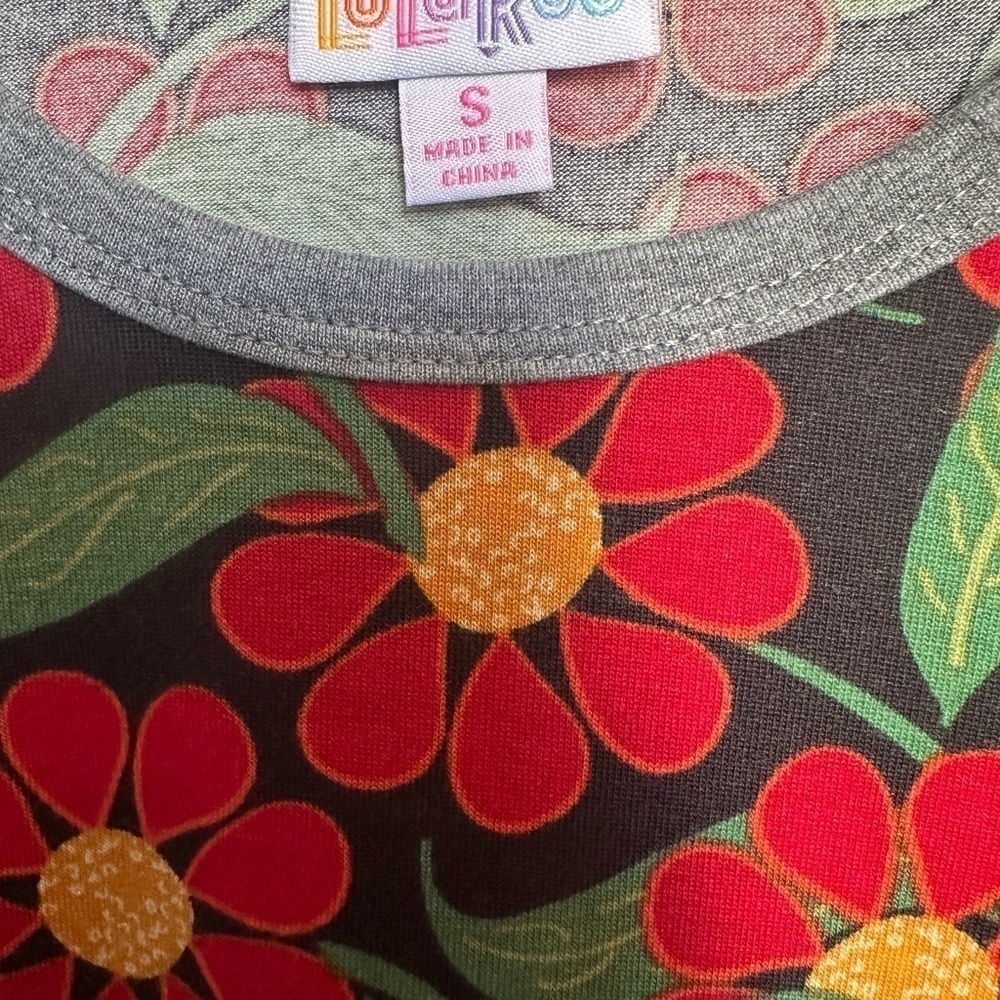 LulaRoe Randy Reglan Tee Size: S - Picture 3 of 5